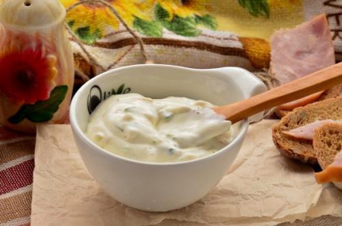 Какие соусы можно использовать для драников с салом. Соус для драников из майонеза, со сметаной, чесноком. Рецепт