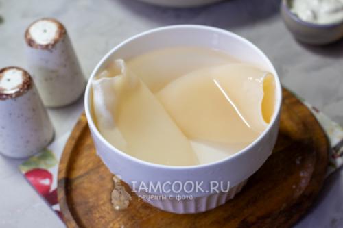 Необычный рецепт: фаршированный кальмар крабовыми палочками и яйцом 02 Необычный рецепт: фаршированный кальмар крабовыми палочками и яйцом 02