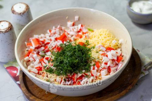 Необычный рецепт: фаршированный кальмар крабовыми палочками и яйцом 04 Необычный рецепт: фаршированный кальмар крабовыми палочками и яйцом 04