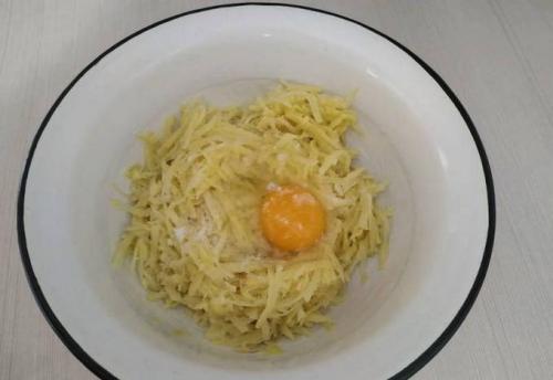 Как приготовить драники с салом и сметаной. Простой и очень вкусный рецепт драников в духовке