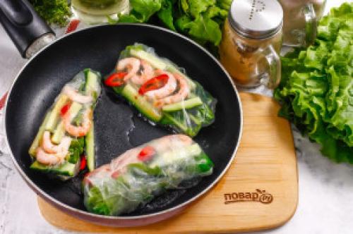 Как правильно подавать жареное рисовое блюдо с креветками. Жареные спринг-роллы с креветками