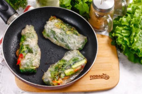 Как правильно подавать жареное рисовое блюдо с креветками. Жареные спринг-роллы с креветками