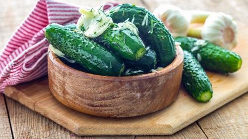 Можно ли хранить засолку огурцов без кипятка в холодильнике. Как хранить малосольные огурцы после засолки, чтобы они не испортились и не пересолились