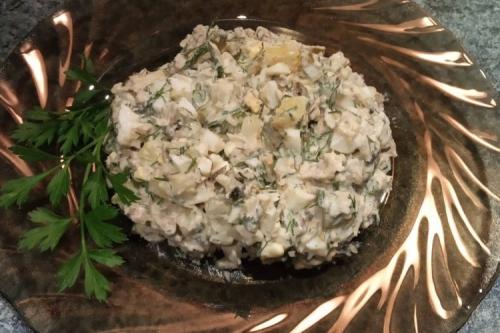 Какие блюда можно сочетать с хрустящими маринованными огурцами без сахара. 20 салатов с солеными огурцами, которые всегда получаются вкусными