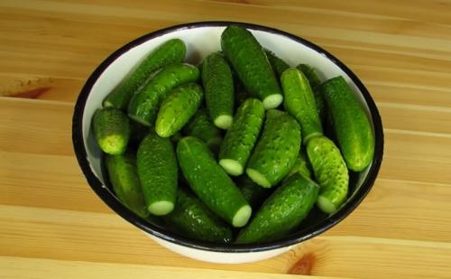 Засолка огурцов без кипятка. Солёные огурцы на зиму в банках холодным способом — 5 рецептов хрустящих огурцов