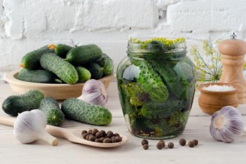 Какие ингредиенты нужны для приготовления маринада для огурцов на зиму. 15 быстрых рецептов рассола для огурцов на зиму