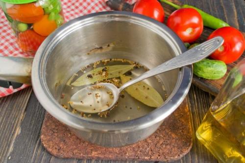 Какие ингредиенты нужны для приготовления маринада для огурцов на зиму. 15 быстрых рецептов рассола для огурцов на зиму