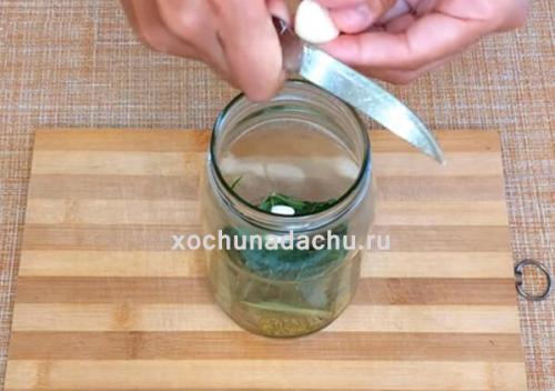 Можно ли добавлять другие ингредиенты в маринад для маринованных огурцов на 1 литровую банку с уксусом. Хрустящие маринованные огурцы на зиму в 1 литровых банках с 9% уксусом