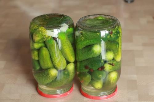 15 отличных рецептов маринада для огурцов на зиму