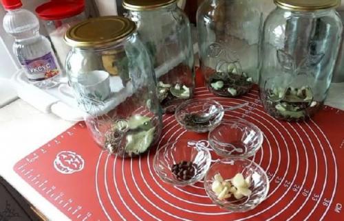 Как правильно выбрать огурцы для приготовления маринованных огурцов без сахара с яблочным уксусом. Маринованные огурцы в банке без стерилизации