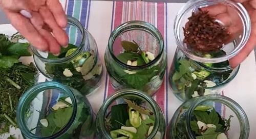 Можно ли подавать огурцы маринованные с яблочным уксусом, как закуску или гарнир. Огурцы с яблочным уксусом на зиму — лучшие рецепты маринования, салата, быстрого приготовления