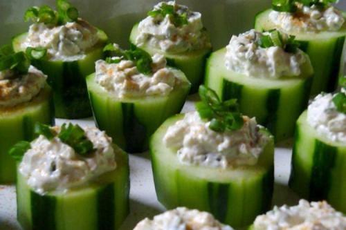 Можно ли использовать огурцы без сахара в качестве начинки для салатов. 20 рецептов блюд из огурцов, которые хочется готовить снова и снова