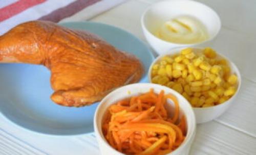 Салат с копченой курицей огурцом кукурузой. Салат с копченой курицей и кукурузой – 8 пошаговых рецептов приготовления