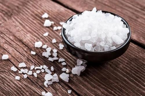 Можно ли использовать разные виды соли для засолки огурцов. Какой солью на зиму нужно солить огурцы и ее влияние на закатки