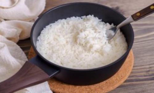 Пирожки из лихих 90-х с рисом и рыбными консервами. В духовке с яйцом
