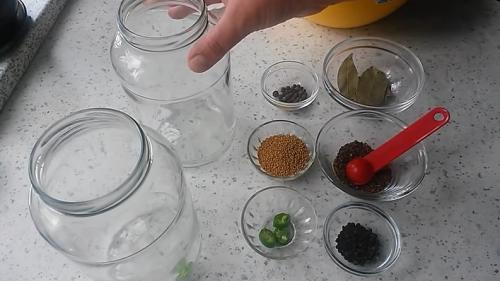 Огурцы маринованные на зиму рецепт на 1 литровую банку.. Самый вкусный рецепт консервированных огурцов на зиму на 1 литр