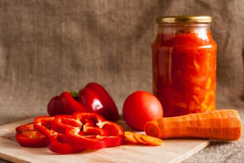 Лечо пальчики оближешь с луком. Лечо из перца, помидоров, лука и моркови