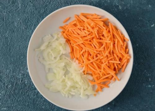 Лечо пальчики оближешь с чесноком. Лечо из перца, помидоров, лука и моркови