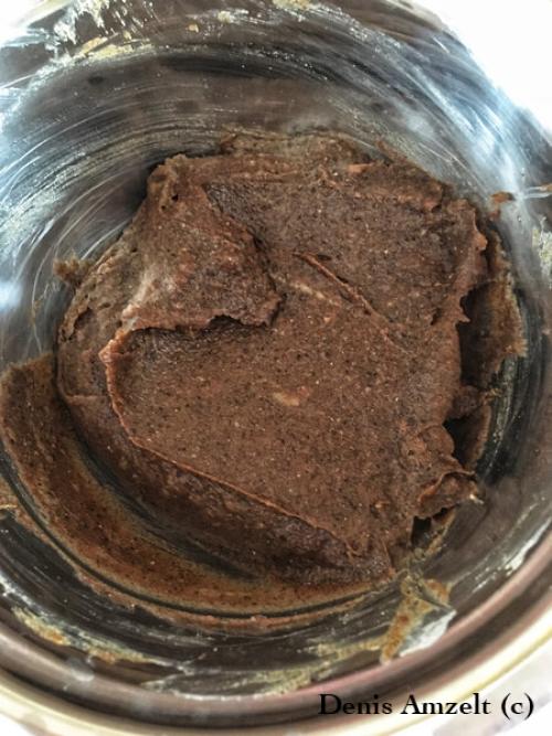 Чисто ржаной хлеб на закваске. 100% ржаной заварной хлеб на закваске.