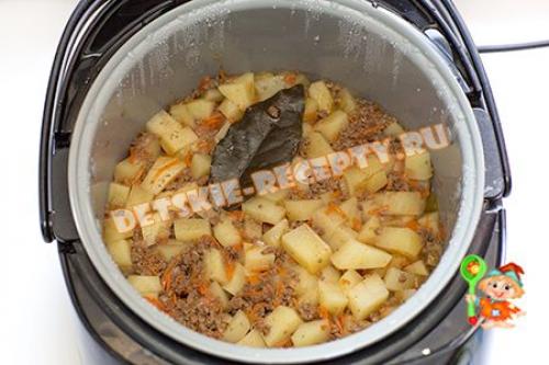 Тушеная картошка с фаршем в мультиварке. Картошка с фаршем в мультиварке