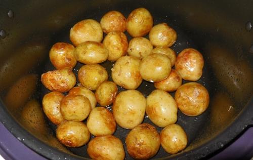 Картошка печеная в мультиварке. Печеный картофель в мультиварке – 2 рецепта с фольгой и без