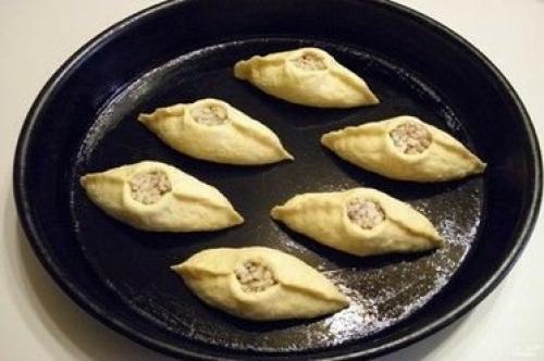 Расстегай с сайрой рецепт. Расстегаи с сайрой и рисом