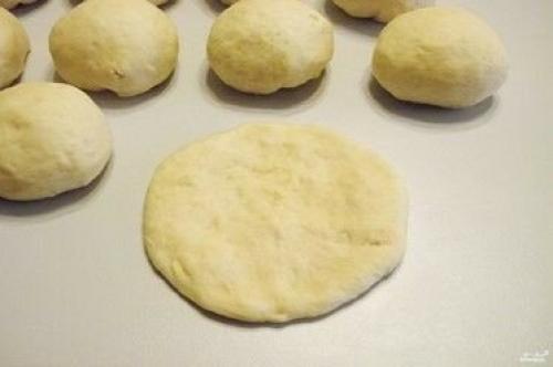 Расстегай с сайрой рецепт. Расстегаи с сайрой и рисом