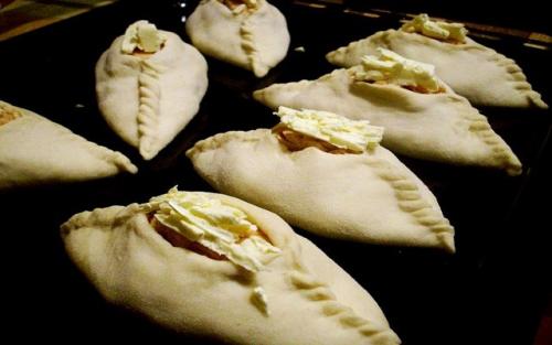 Расстегаи с рыбой и рисом. Расстегаи. Очень вкусная выпечка открытых рыбных пирожков в духовке