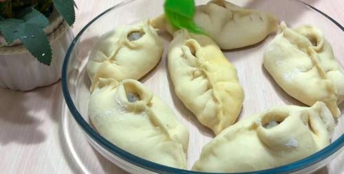 Расстегаи с минтаем и рисом. Расстегаи с рыбой в духовке. Как приготовить постные рыбные расстегаи