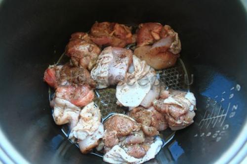 Тушеная картошка в мультиварке с курицей. Картофель тушеный с курицей, морковью и луком в мультиварке