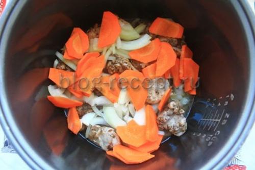 Тушеная картошка в мультиварке с курицей. Картофель тушеный с курицей, морковью и луком в мультиварке