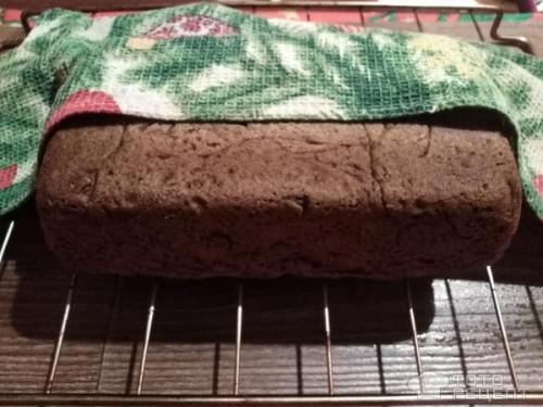Серый Хлеб на закваске с медом и кориандром.. Рецепт: Хлеб ржаной на закваске с изюмом и кориандром - и мёдом в духовке