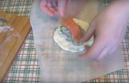 Расстегаи с рыбой на сковороде. Постный рецепт рыбного расстегая