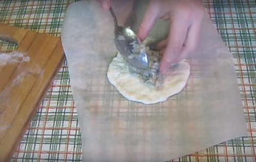 Расстегаи с рыбой на сковороде. Постный рецепт рыбного расстегая