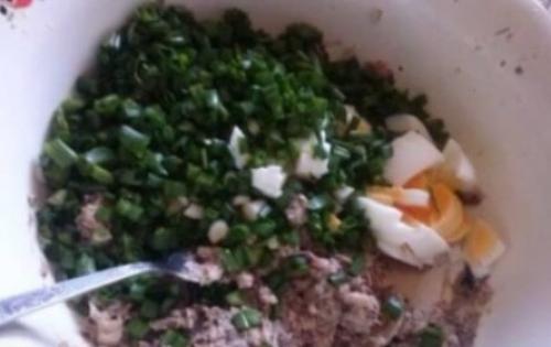 Заливной пирог с рыбой и рисом на майонезе. Заливной пирог с рыбными консервами на кефире в духовке