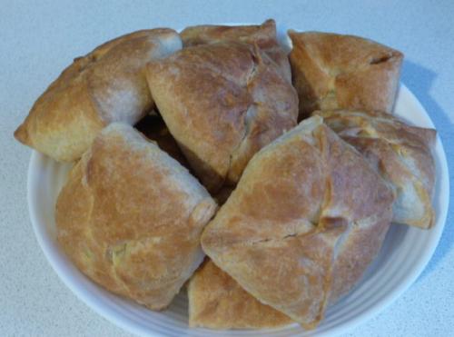 Пирожки с консервированной рыбой и рисом. Пирожки с рисом и консервами