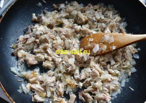 Пирожки с консервированной рыбой и рисом. Пирожки с рисом и консервами