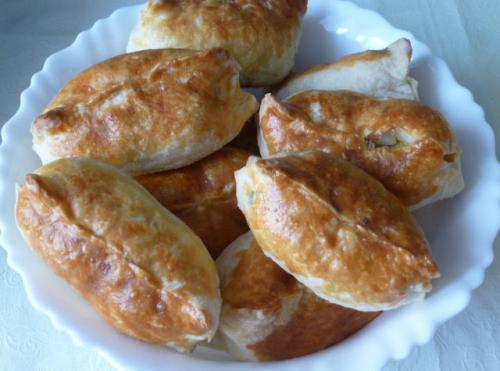 Пирожки с консервированной рыбой и рисом. Пирожки с рисом и консервами