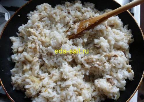 Пирожки с консервированной рыбой и рисом. Пирожки с рисом и консервами