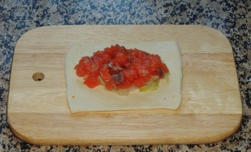 Расстегай с рыбой из слоеного теста. Рецепт приготовления