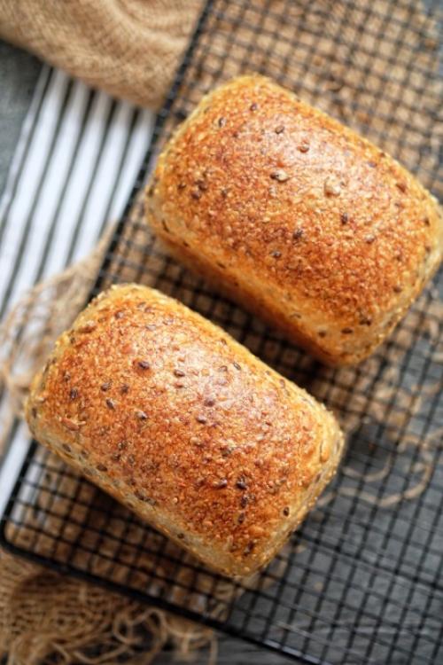 Можно ли добавлять в серый хлеб на закваске дополнительные ингредиенты, например, семена или травы. Формовой хлеб «Три семечки» на закваске