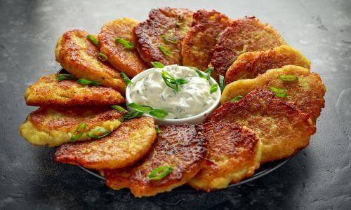 Драники без муки с крахмалом. Настоящие драники без муки: раскрываем все секреты