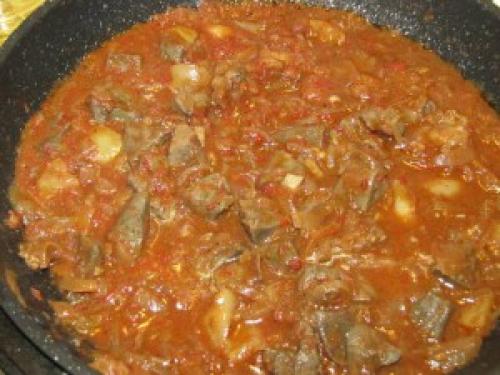 Какой сорт огурцов лучше подойдет для гуляша - свежие или соленые. Гуляш из печени со свежими огурцами