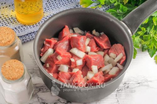 Шаг за шагом: как приготовить вкусный гуляш с солеными огурцами по-крестьянски 03 Шаг за шагом: как приготовить вкусный гуляш с солеными огурцами по-крестьянски 03