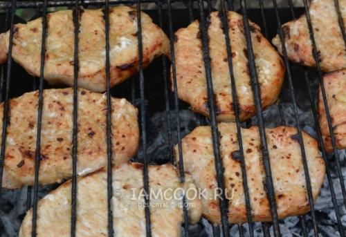 Сочный шашлык из отбивной свинины с хрустящим беконом: лучший рецепт для гриля 27