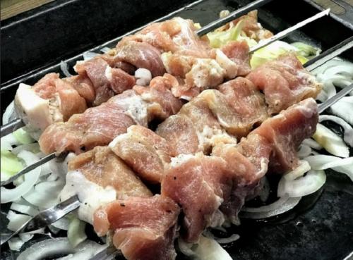 Сочный шашлык из отбивной свинины с хрустящим беконом: лучший рецепт для гриля 16