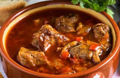 Чем отличается украинский гуляш с солеными огурцами от других вариантов приготовления. Готовим правильный венгерский гуляш — суп