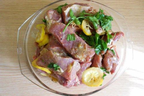 Как подготовить отбивную свинину для шашлыка. Маринад для шашлыка из свинины: 15 рецептов, чтобы сделать мясо мягким и сочным