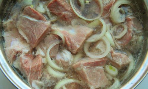 Сочный шашлык из отбивной свинины с хрустящим беконом: лучший рецепт для гриля 15