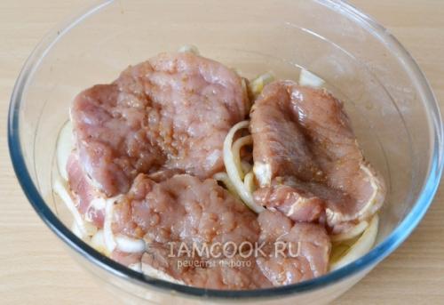 Сочный шашлык из отбивной свинины с хрустящим беконом: лучший рецепт для гриля 26